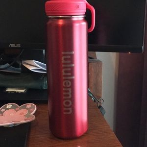 Lululemon water bottle